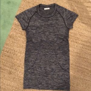 Heather grey lulu lemon short sleeve shirt